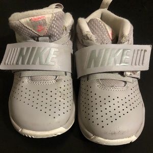 Nike Toddler girl Basketball Shoes
